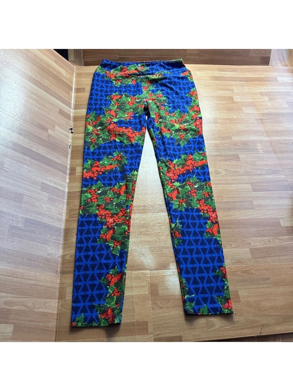 Lularoe holiday leggings blue and red Christmas one size